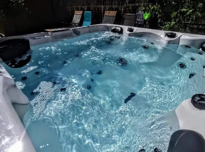 Istra With Jacuzzi Дом отдыха *