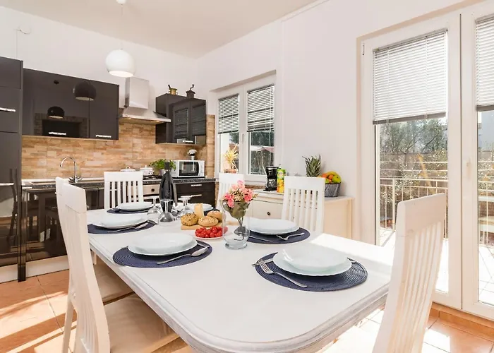 Istra With Jacuzzi Vikendica Medulin