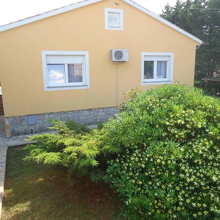 Istra With Jacuzzi Μεντουλίν