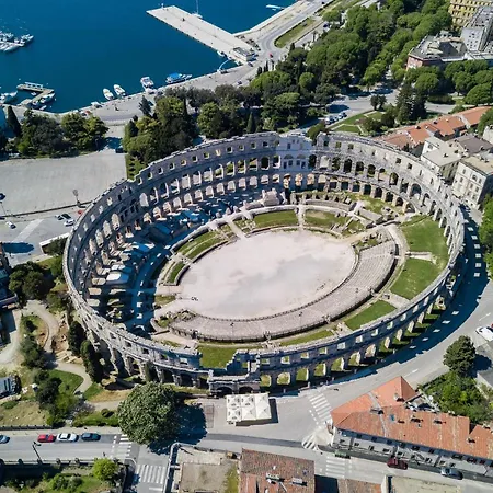 Σπίτι διακοπών Istra With Jacuzzi Μεντουλίν