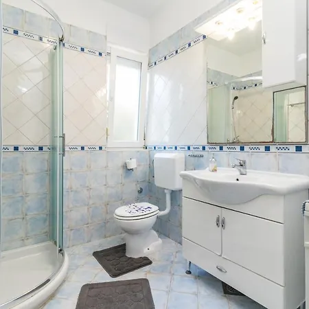Istra With Jacuzzi Holiday home *
